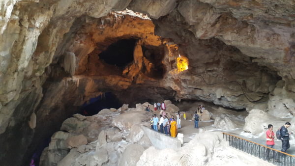 borra caves
